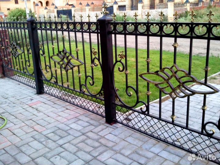 Кованые секции забора