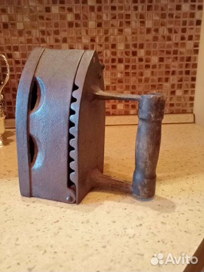 Старинный утюг