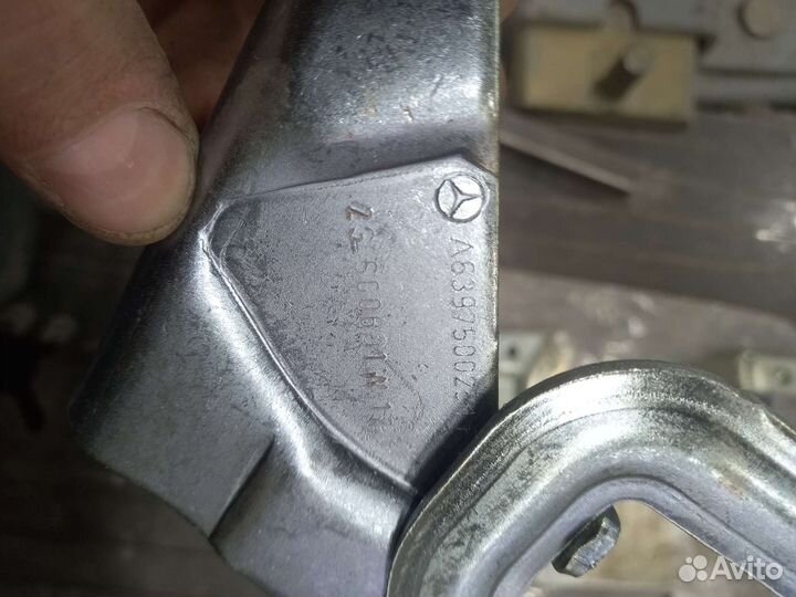 Петли капота Mercedes-Benz Vito/Viano W639