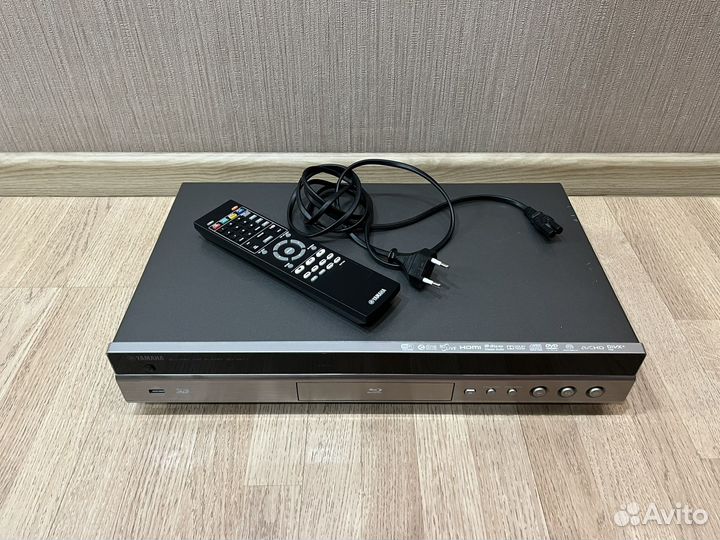 Yamaha BD-S677 Blu-Ray проигрыватель