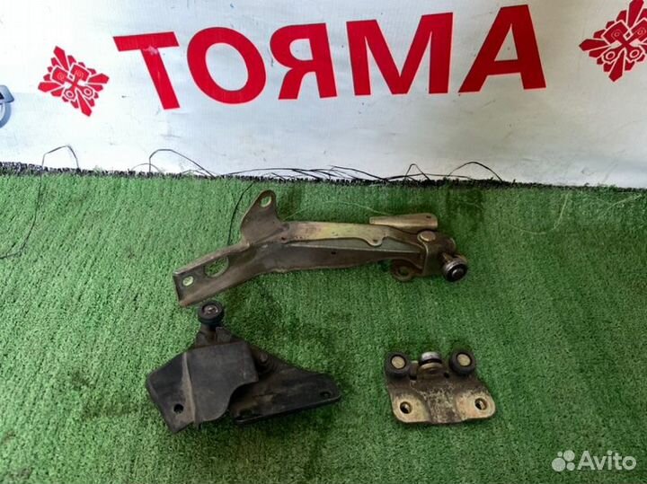 Ролик сдвижной двери Mitsubishi Rvr N11W