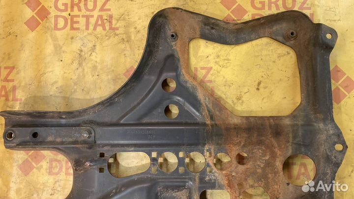 Кронштейн крыла передний левый Mercedes-Benz