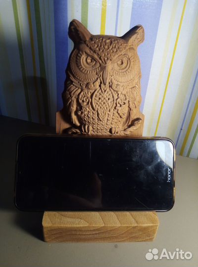 Подставка для телефона. из дерева. На стол