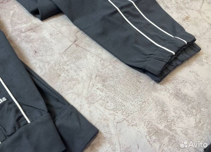 Спортивные костюмы Adidas современные