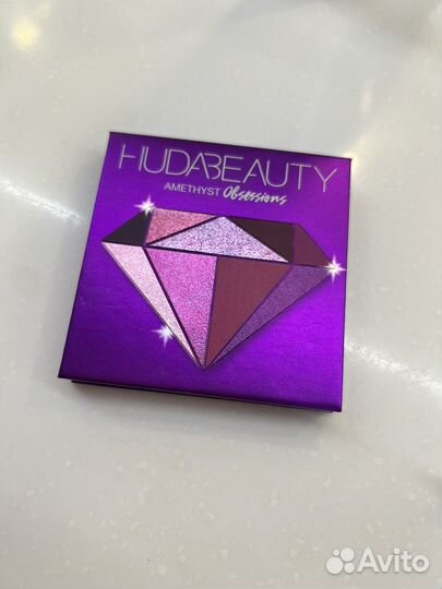 Huda Beauty Amethyst