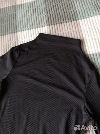 Черная водолазка рубчик