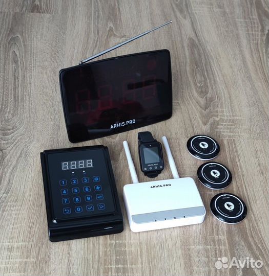 Кнопка вызова официанта в комллекте с часами табло