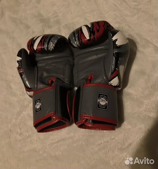 Боксерские перчатки Twins 10oz