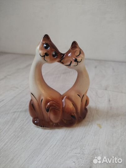 Статуэтка влюбленные кошечки