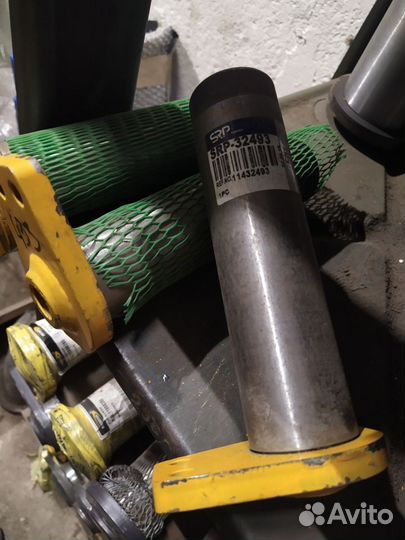 Палец 11432493 погрузчик Volvo L70F