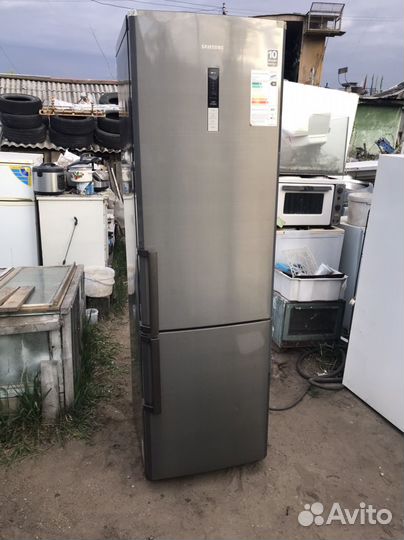 Холодильник Samsung