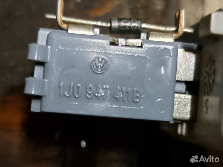 Фонарь салона (плафон) Skoda Octavia 1J0947411B