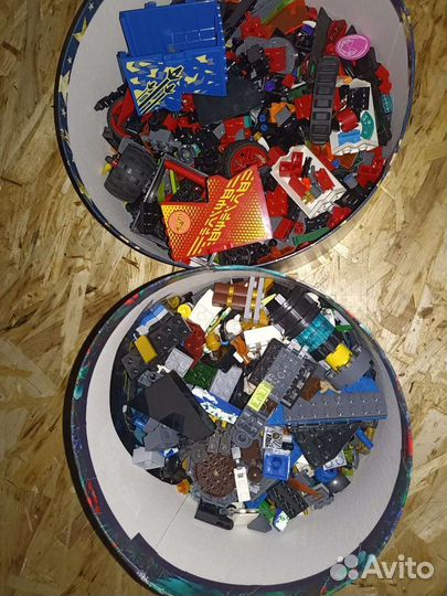 Коробка с lego