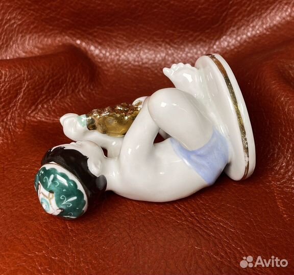 Статуэтка «Мальчик с виноградом» лфз 1950-е года