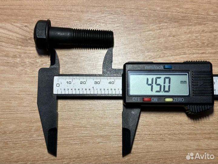 Болт и Гайка на траки асфальтоукладчика М12