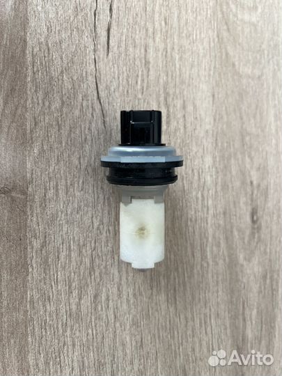 Датчик уровня жидкости омывателя Toyota