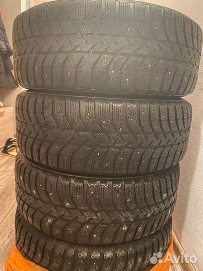 Bridgestone Ice Cruiser 5000 215/60 R16 95T