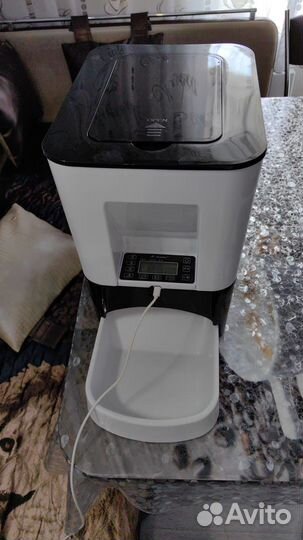 Кормушка для собак и кошек