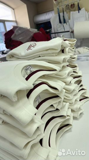 Вышивка на футболках / толстовках / джинсах / кепк