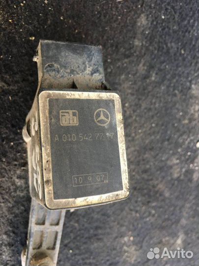 Датчик положения кузова передний Mercedes-Benz