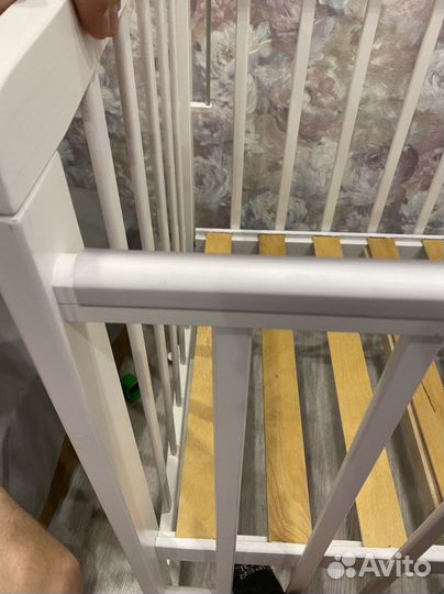 Кроватка детская с маятником и матрасом