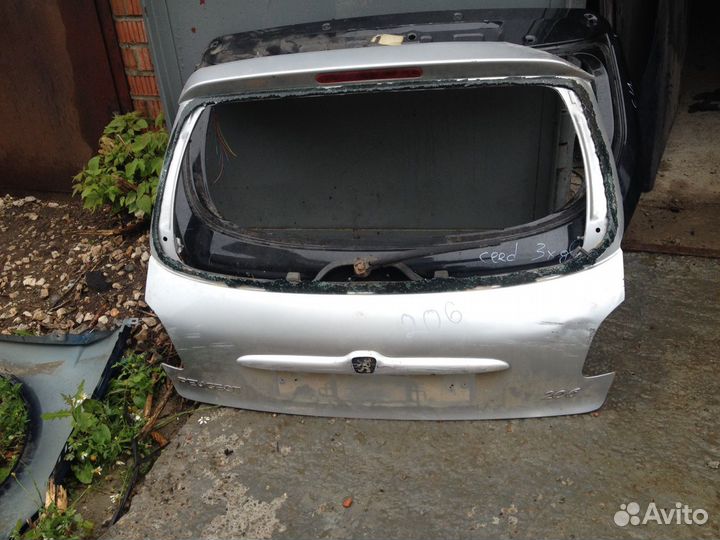 Крышка багажника Peugeot 206
