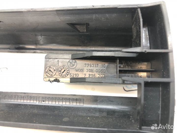 Заглушка полозьев сиденья передняя правая Bmw X5