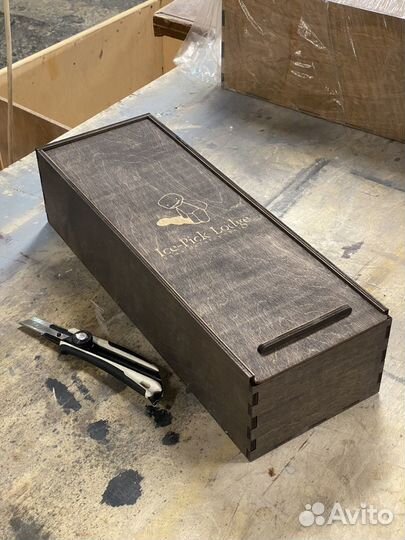 Коробки, ящики, стенды, органайзеры из дерева