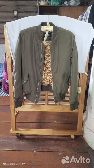 Бомбер Bershka M