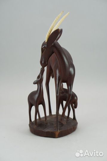 Статуэтка из дерева «Конгони с детенышами»