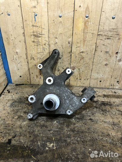 Поворотный кулак задний правый VW Passat B6