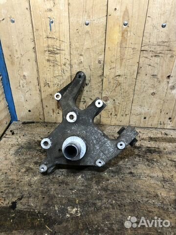 Поворотный кулак задний правый VW Passat B6