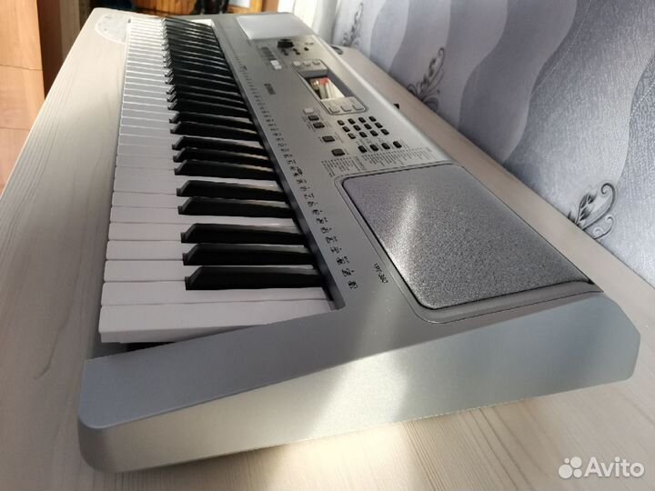 Продам синтезатор