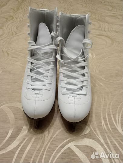 Коньки фигурные женские 39 размер