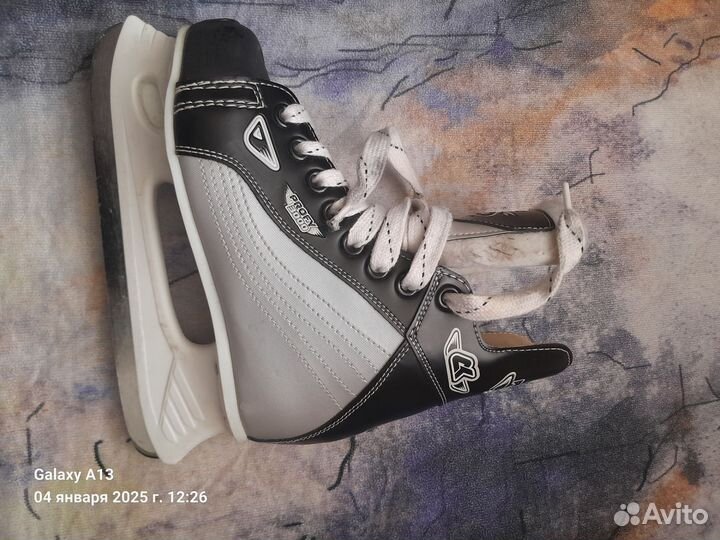 Коньки хоккейные