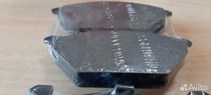 Колодки тормозные передние Фольксваген Гольф 4