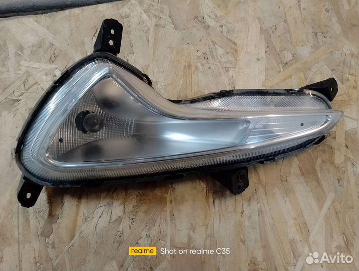 Передний левая противотуманка от hyundai 2016
