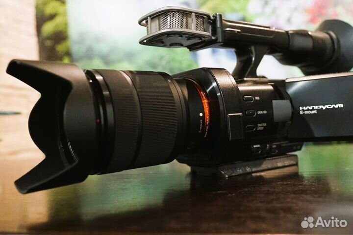 NEX-VG900E полнокадровая видеокамера со сменной оп