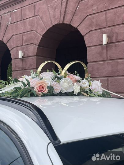 Цветочные композиции на автомобиль