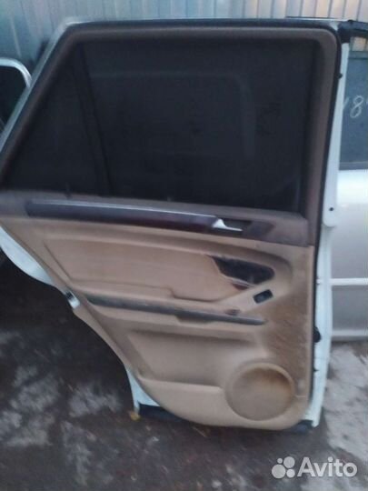 Дверь задняя левая Mercedes-Benz ML W164