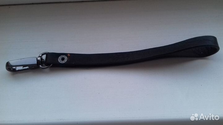 Ремешок кожаный с карабином