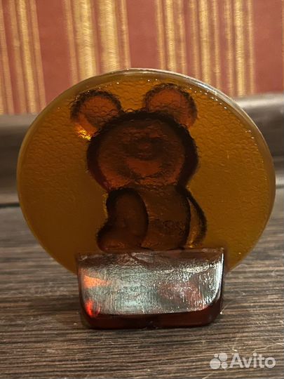 Стеклянный олимпийский мишка