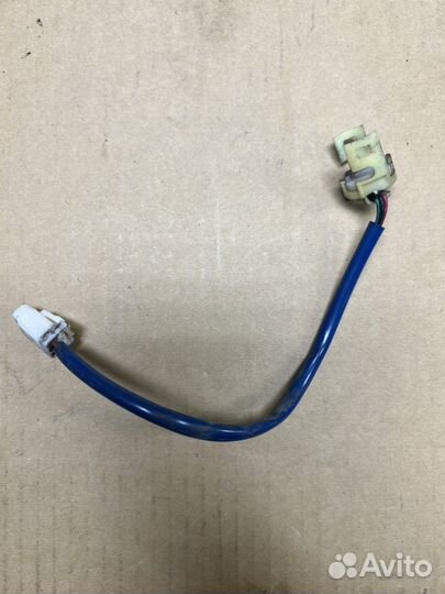 Концевик замка двери передней Паджеро 4