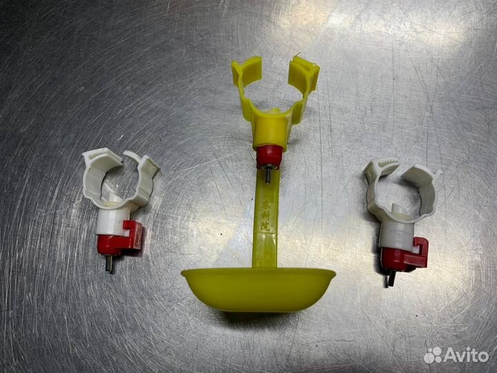 Нипельные поилки для курей