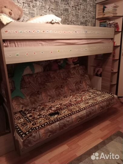 Двухъярусная кровать с диваном
