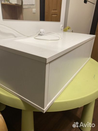 Зеркало гримерное с тумбой