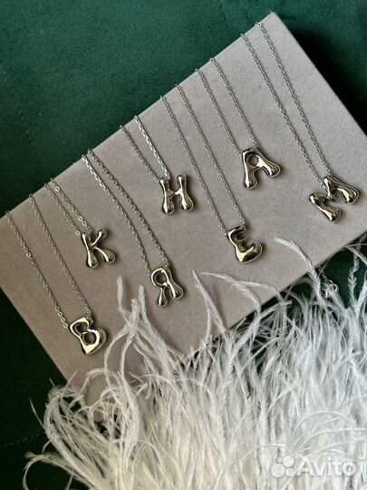 Чокер буква на цепочке