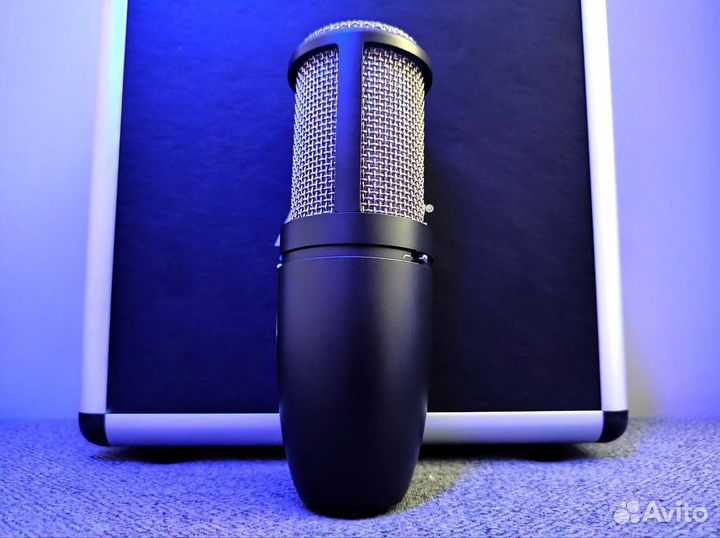 AKG P420