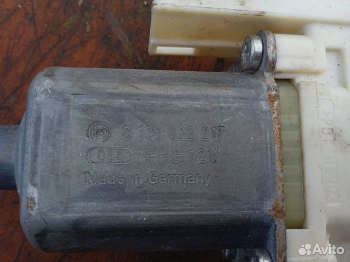 Моторчик стеклоочистителя Ford Focus 2 перед. лев