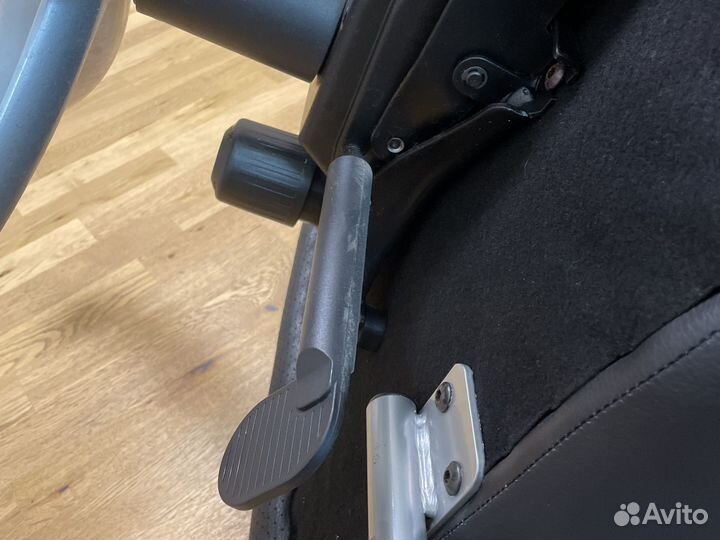 Кресло кожаное